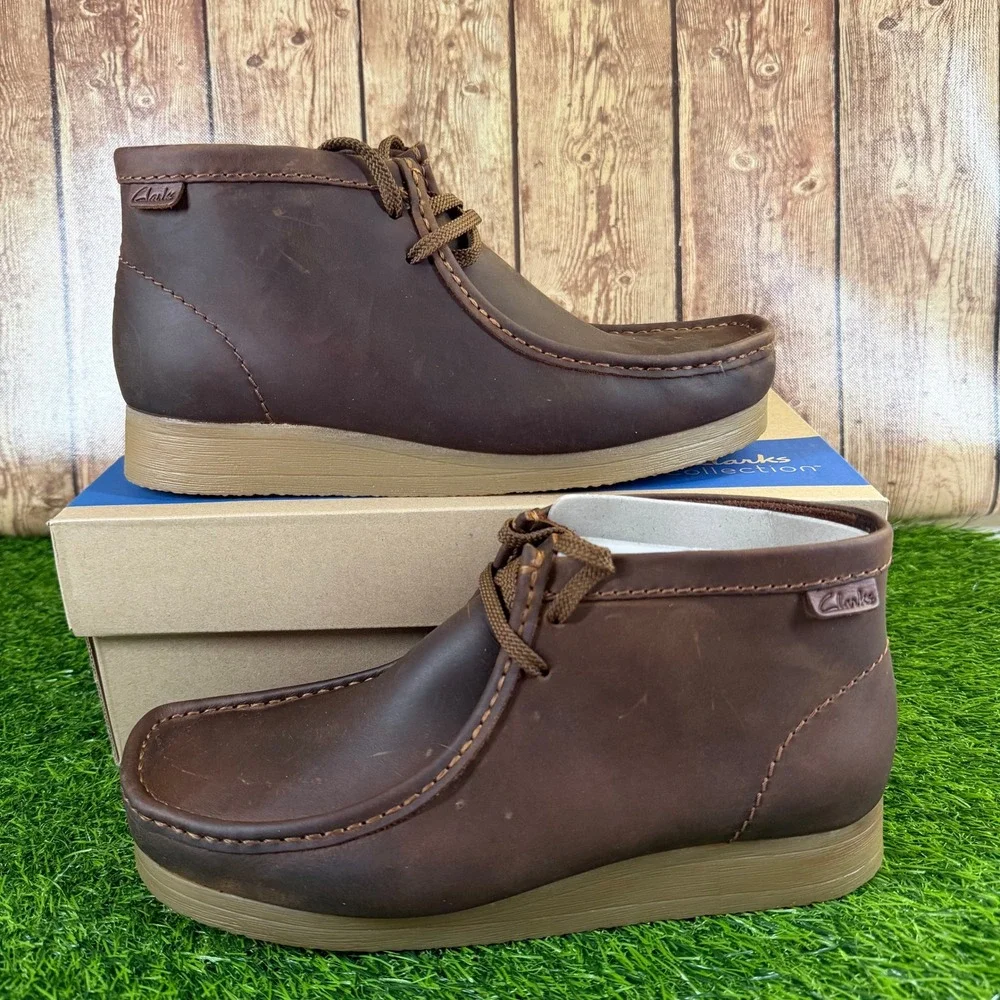 Clarks Wallaston Boot Mens size 9.5 M Beeswax Leather Moccasin Toe Chukka